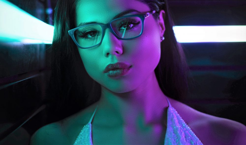 Sapiosexualität: Diese 4 Tierkreiszeichen werden von Intelligenz angezogen