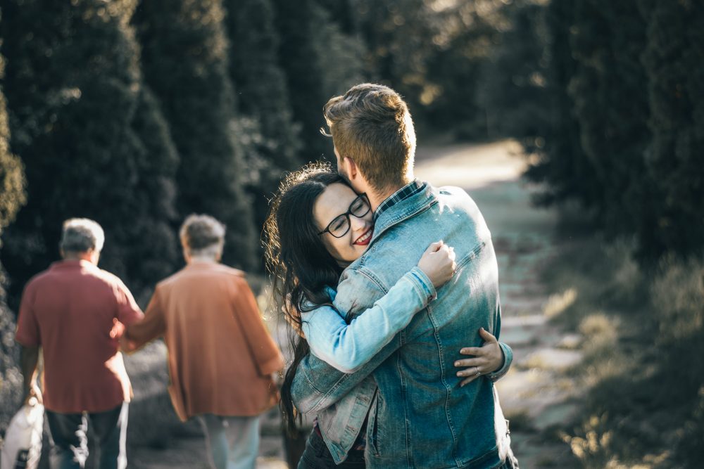 7 Dinge, die dir helfen können, wenn deine Familie deinen Partner hasst