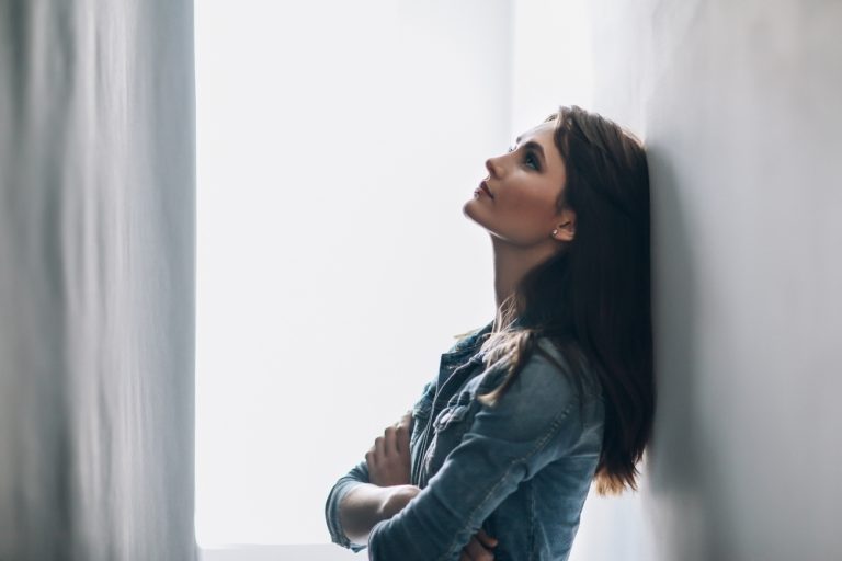 11 typische Verhaltensweisen, die emotional verletzte Menschen unbewusst zeigen