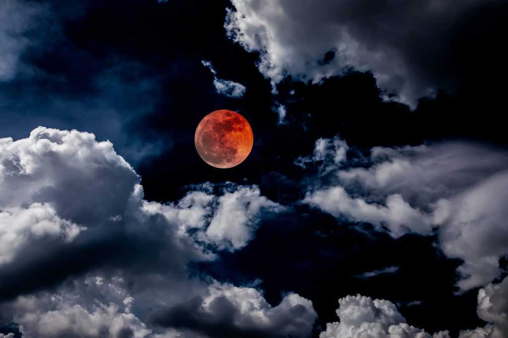 Der Blutmond 2025: Das spektakuläre Himmelsereignis, das du nicht verpassen darfst