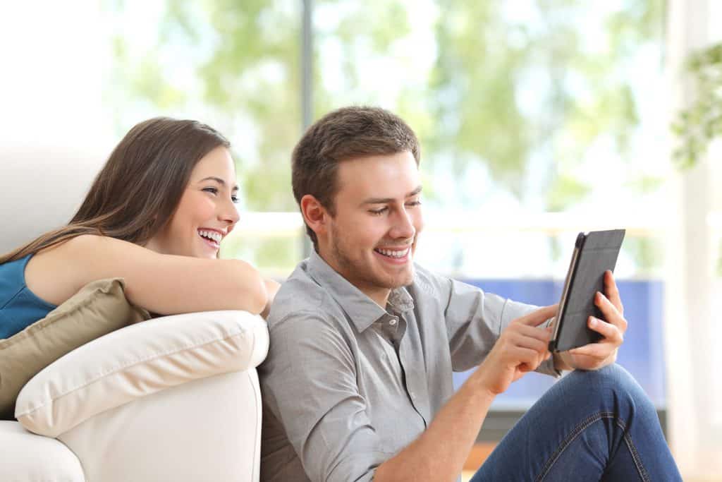 Wie Flirten Männer Die Es Ernst Meinen Wie flirten Männer, die es ernst meinen? 15 Arten des Flirts