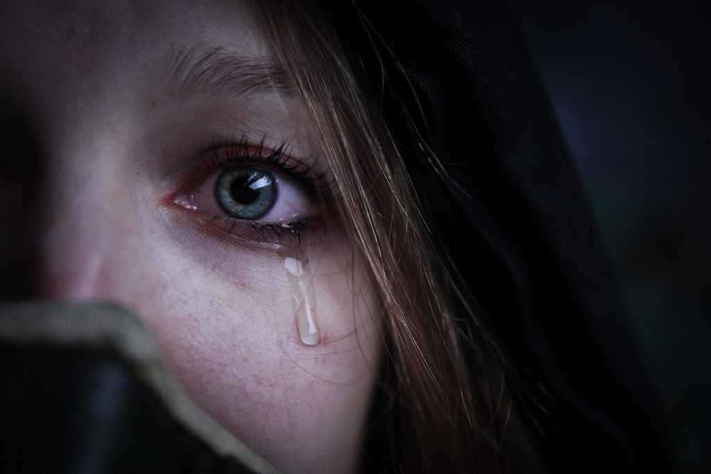 9 langfristige Wunden, die durch eine fehlende Mutterliebe entstehen