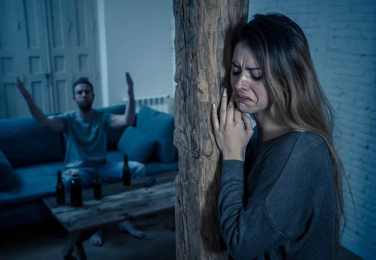 13 Anzeichen für psychologischen Missbrauch in einer Beziehung