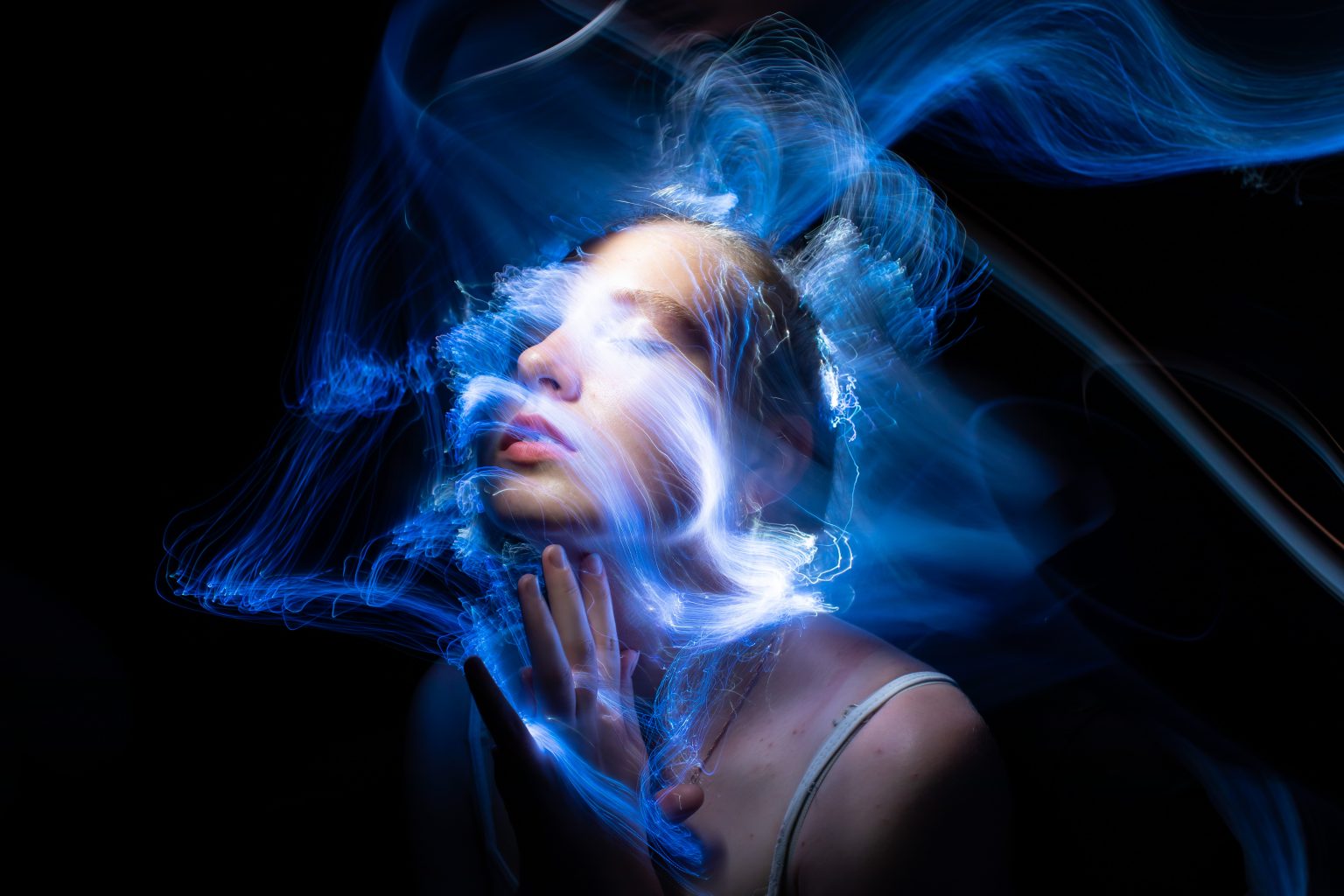 Blaue Aura: Die verspielte Luft und das sanfte Wasser