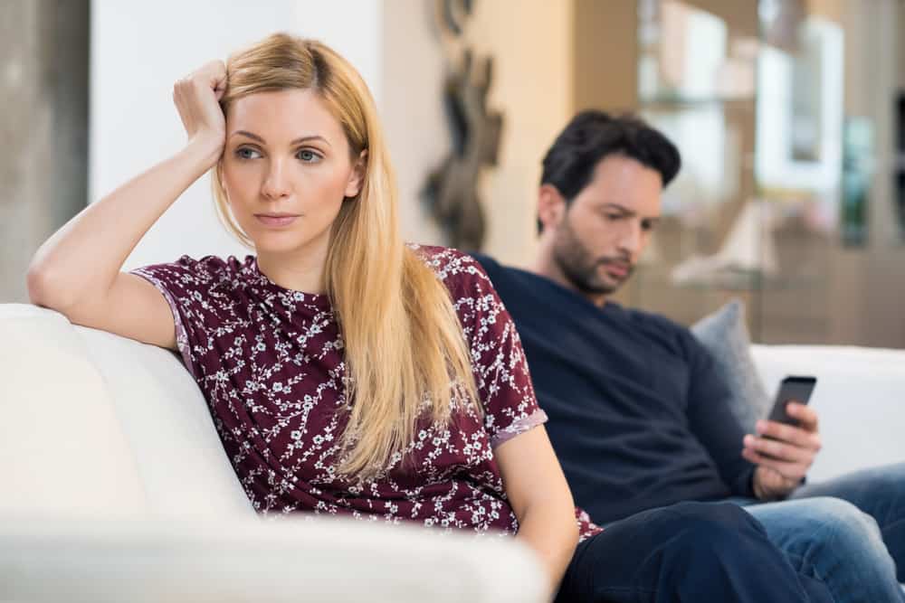 6 subtile Zeichen, dass Ihr Partner seine Gefühle verloren hat