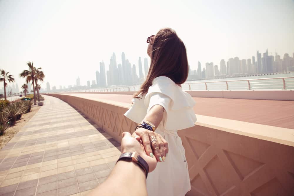 9 Vorteile, wenn du mit jemandem Händchen hältst