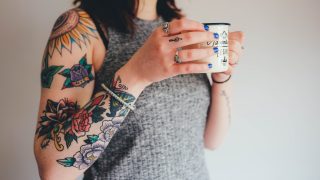 Das Tattoo, das du bekommen solltest, laut deinem Sternzeichen