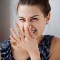 Dinge, die Frauen tun, aber es nicht zugeben
