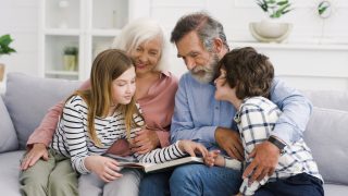 Warum es für Kinder wichtig ist, Zeit mit ihren Großeltern zu verbringen