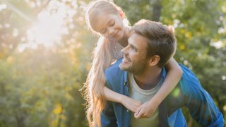 15 typische Anzeichen, dass du einen Vaterkomplex hast