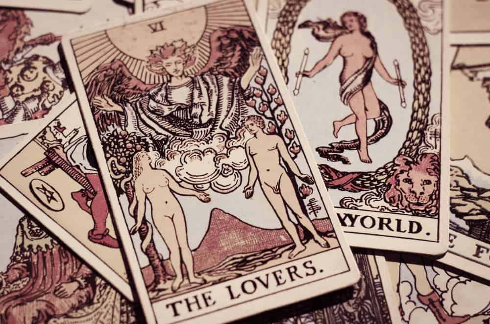 Die 10 besten Tarotkarten, die auf Liebe hinweisen