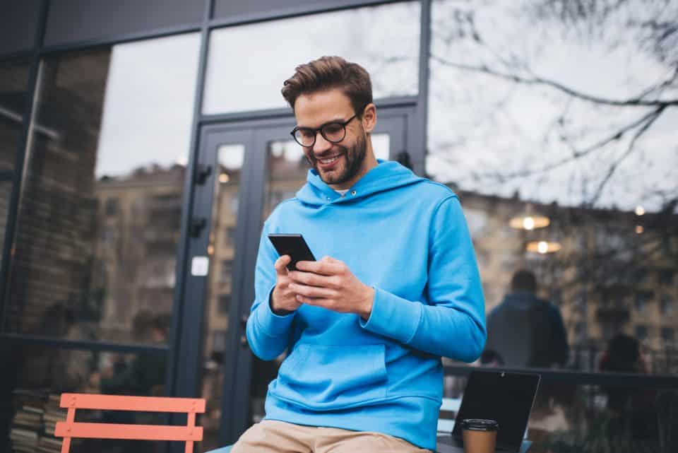8 unwiderstehliche Nachrichten, die ihn verrückt nach dir machen
