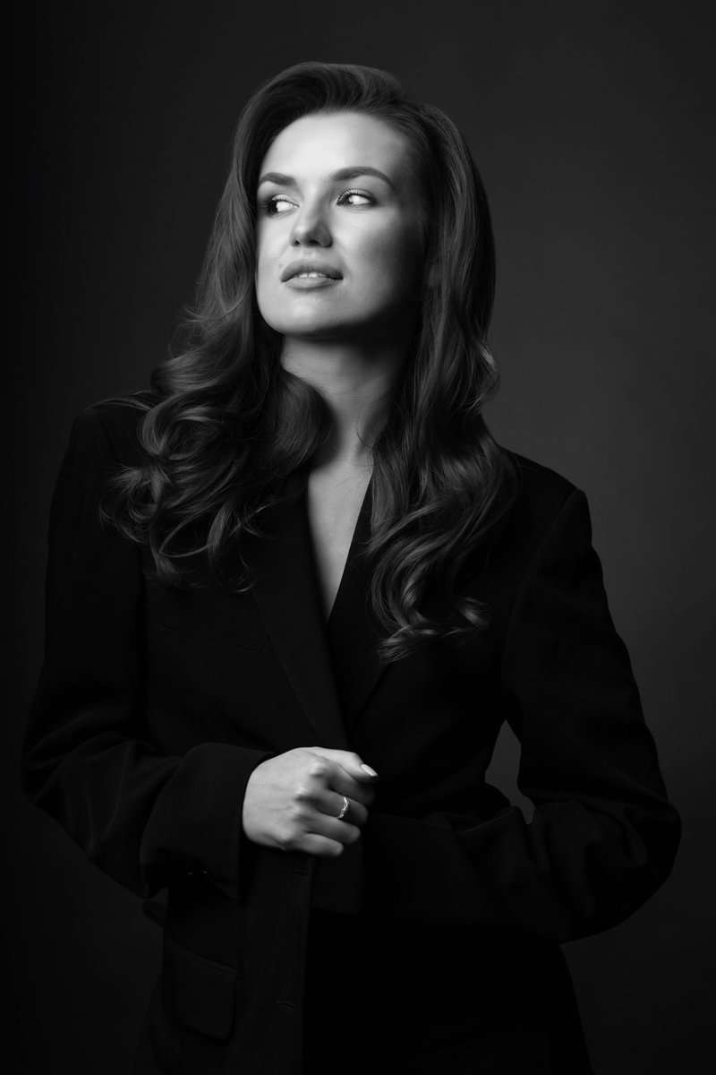 11 Persönlichkeitsmerkmale, die Menschen gemeinsam haben, die fast immer Schwarz tragen