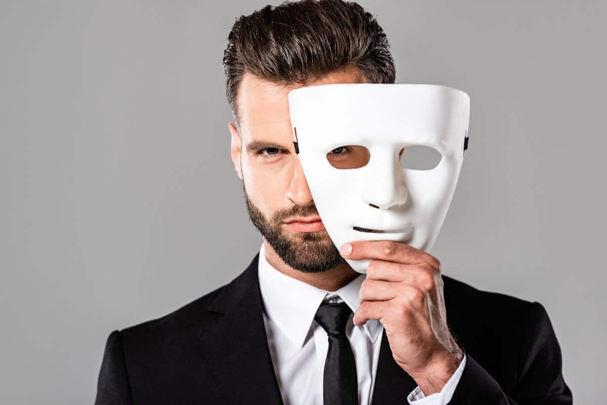 10 Warnsignale, dass dein Partner ein Sadist ist
