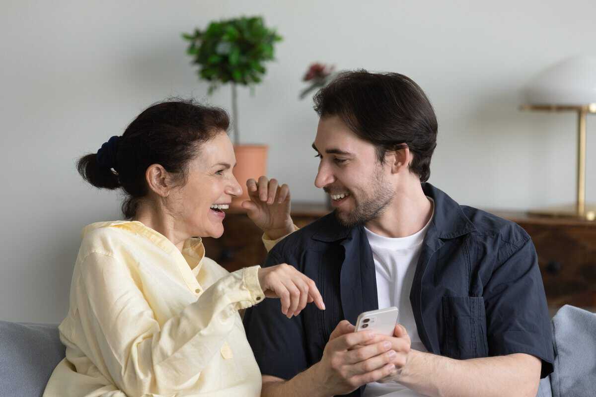 Deswegen verspüren manche Männer eine besondere Anziehung zu älteren Frauen