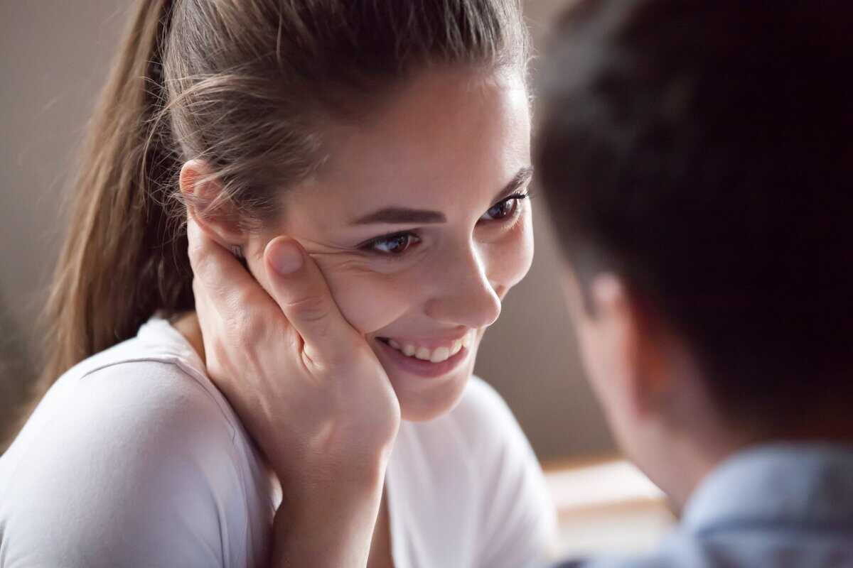9 Gründe, warum du mit einer Frau zusammen sein solltest, die gerne Menschen „repariert“