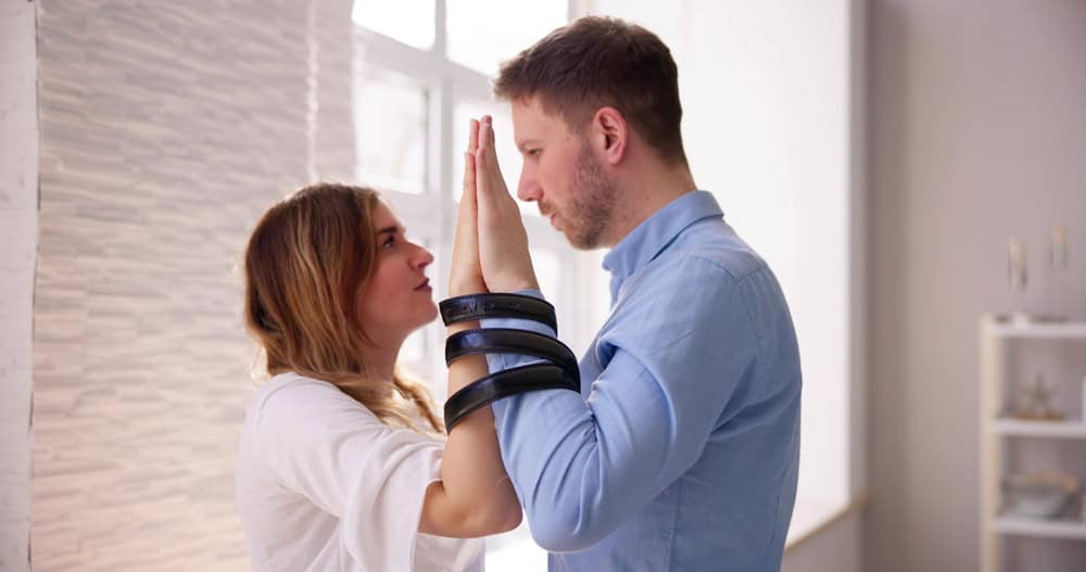 5 Anzeichen dafür, dass dein Partner unselbstständig ist