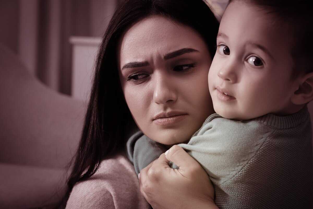 Wenn ein Kind die Traurigkeit der Mutter tr&auml;gt, bleibt etwas Unsichtbares zur&uuml;ck