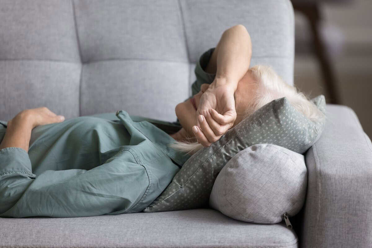 Schl&auml;fchen am Vormittag: Warum fr&uuml;he M&uuml;digkeit im Alter ein Warnsignal sein kann